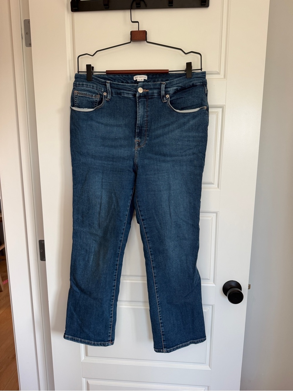 Good American Straight Leg Jeans in Mid Blue Wash